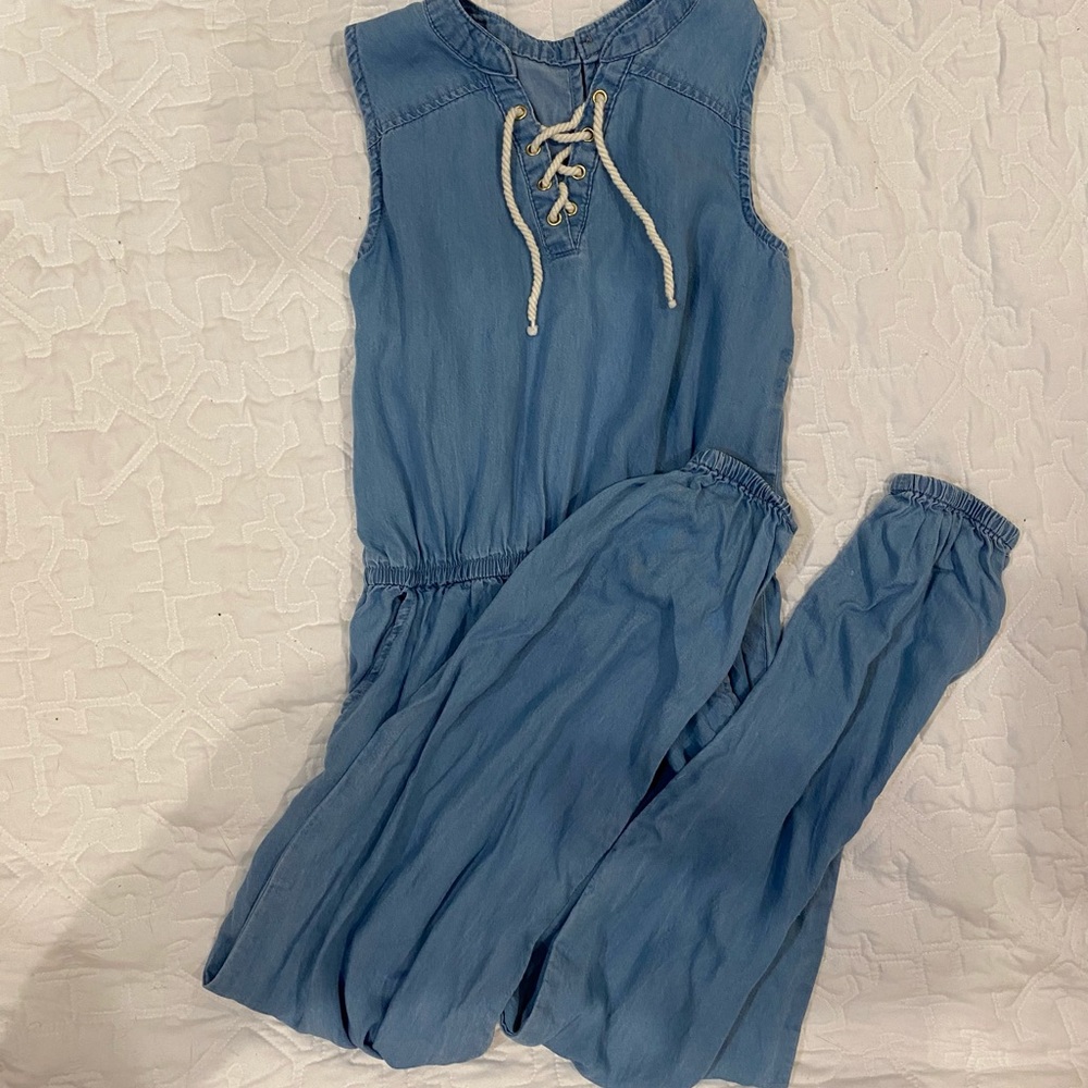 Formal and fun jump suit! Great for parties, and outings!